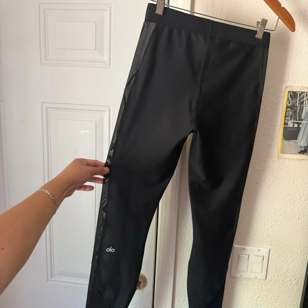 Alo‎ yoga black athletic mesh knit sheer contrast insert full length leggings